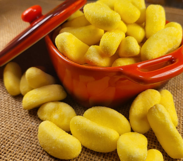 Bonbon en forme de banane aux gouts de banane de la boutique Ali Bonbec en deux version  100g et 500g