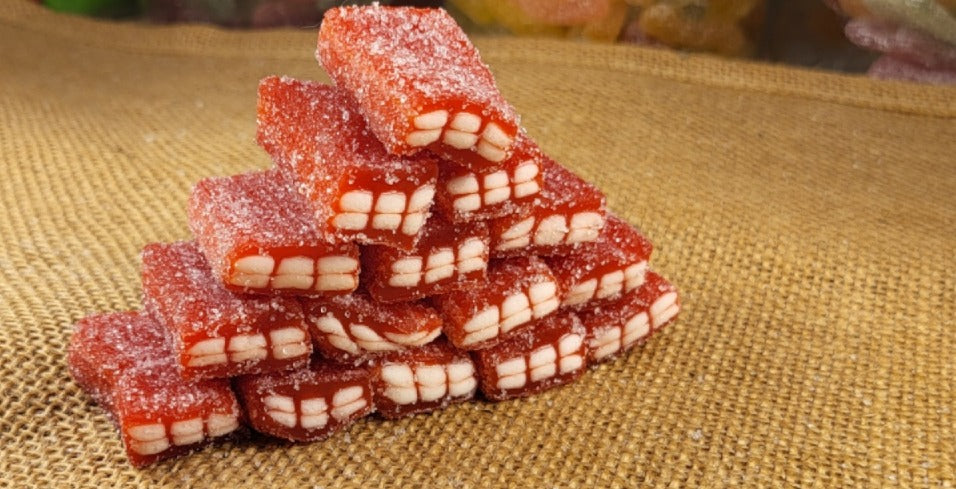 Bonbon en forme de brique aux gout de fraise de la marque Haribo dans la boutique Ali Bonbec en deux version  100g et 500g
