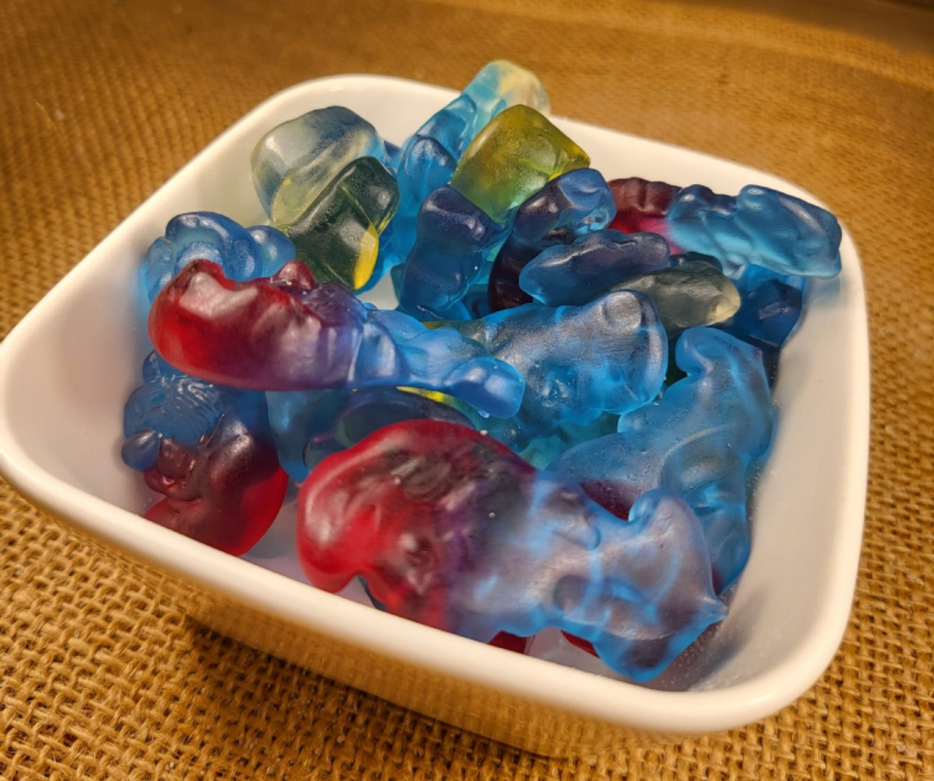 Bonbon en forme de Schtroumph aux gout fruité de la marque Haribo dans boutique Ali Bonbec en deux version  100g et 500g

