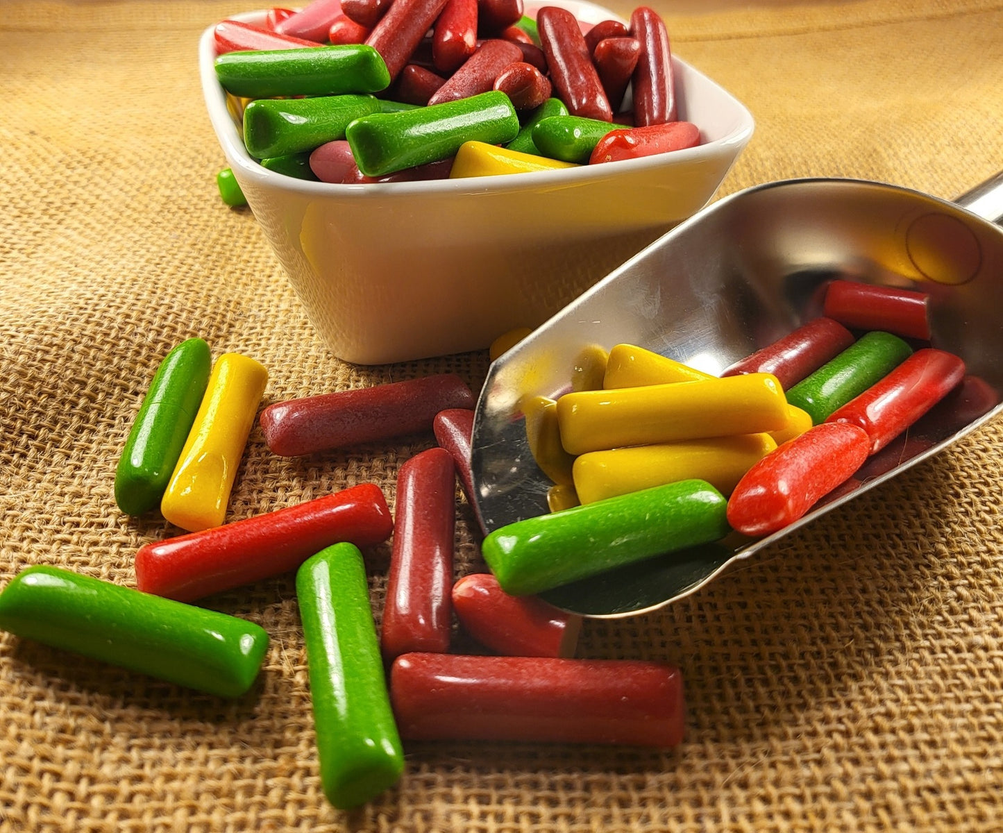 Bonbon en forme de  craie aux gout fruité de la marque Haribo dans la boutique Ali Bonbec en deux version  100g et 500g
